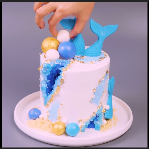 The Blue Crystal Geode Under Ocean - DIY Cake