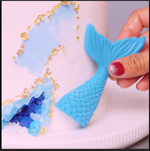 The Blue Crystal Geode Under Ocean - DIY Cake