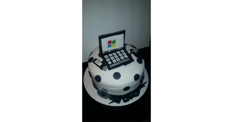 I made this laptop theme birthday cake for a 3 year boy : r/cakedecorating