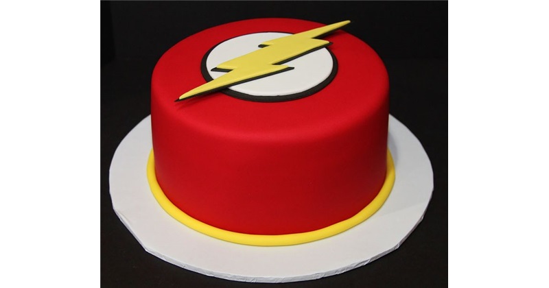 flash-gordon-and-marvel-avengers-cupcakes-and-cake (4) - Bakealous