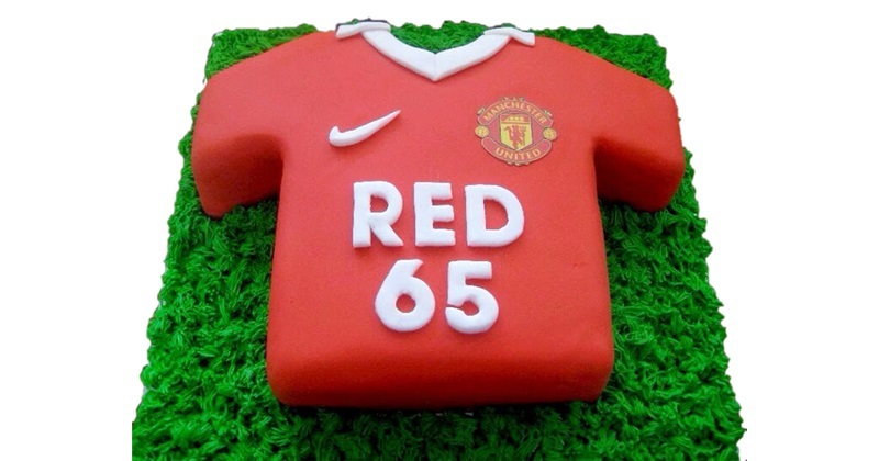 Football tshirt birthday cake