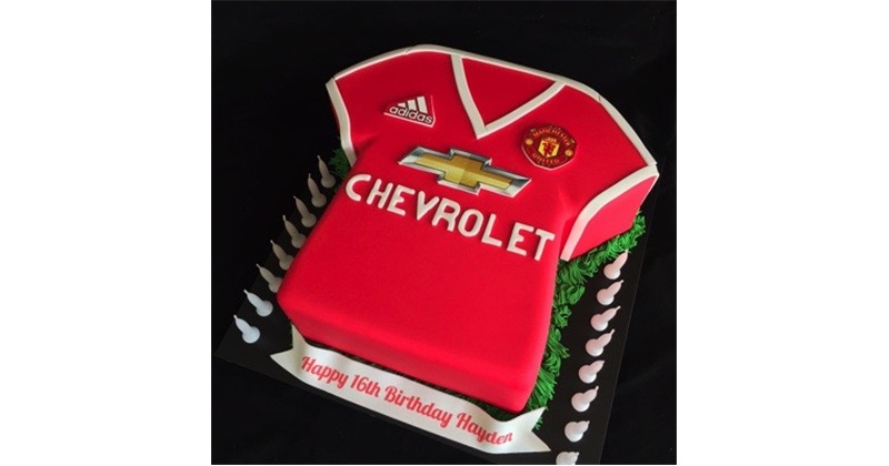 Bakerdays | Personalised Manchester United Cake from bakerdays