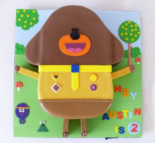 Hey Duggee cake